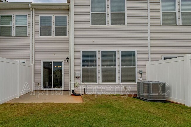 Building Photo - 420 Yellow Fox Rd