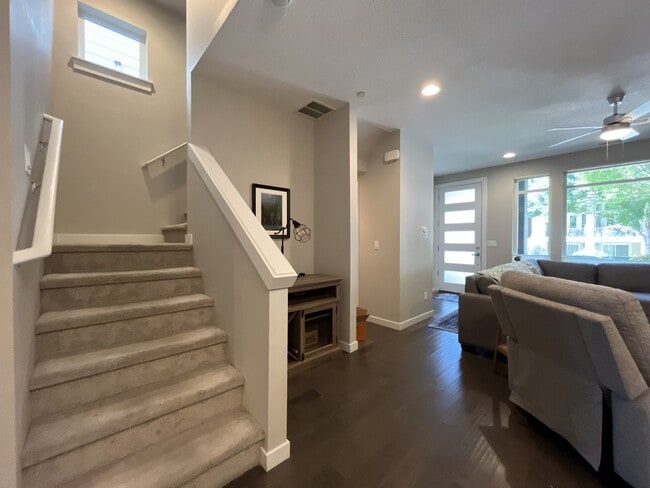 Building Photo - Spacious 2,511 Sq Ft Wilsonville Townhome with Vaulted Loft, Modern Kitchen & Attached Two-Car Ga...
