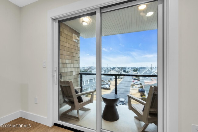 Building Photo - 3580 Ocean Terrace