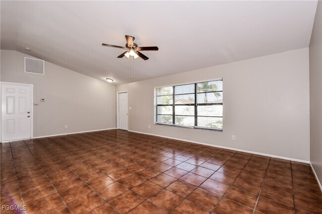 Building Photo - 714 SW 10th Terrace