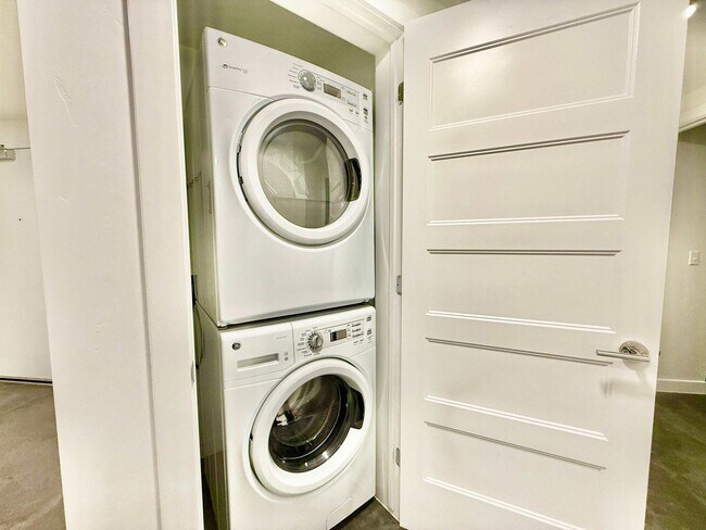 Building Photo - 385 S 400 E