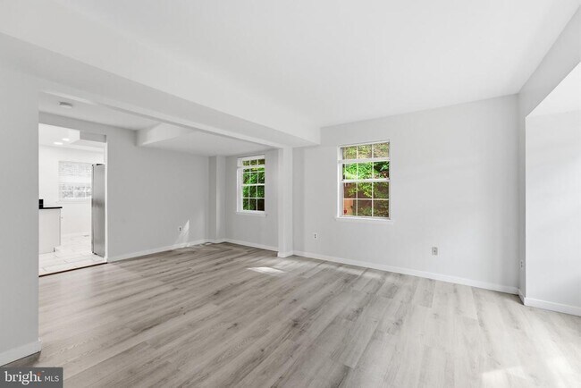 Building Photo - 4200 Gerry Ln