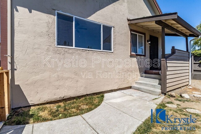 Building Photo - 1908 Solano Ave