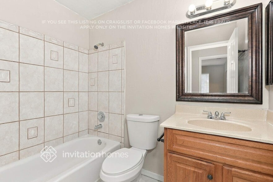 Building Photo - 1704 S 39th St