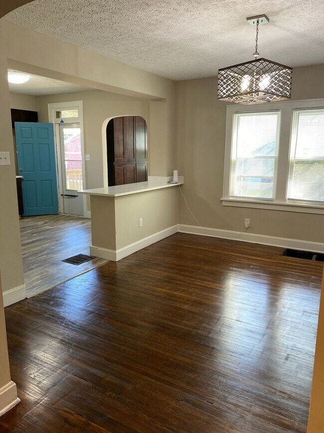 Building Photo - Driving Park Three Bedroom Two-Story