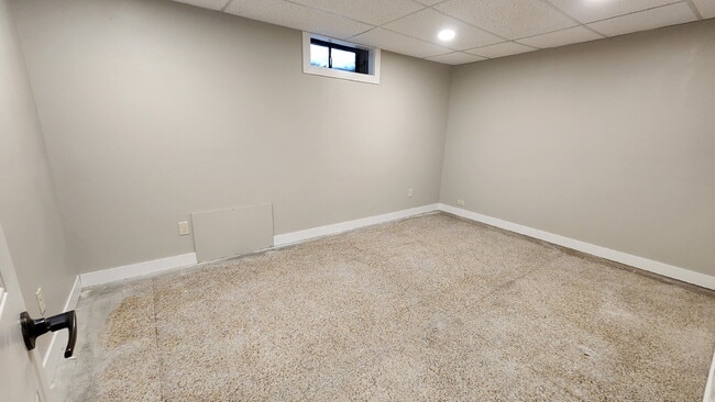 Building Photo - Spacious 4-Bedroom Home with Bonus Room, 3-Season Porch & Private Backyard