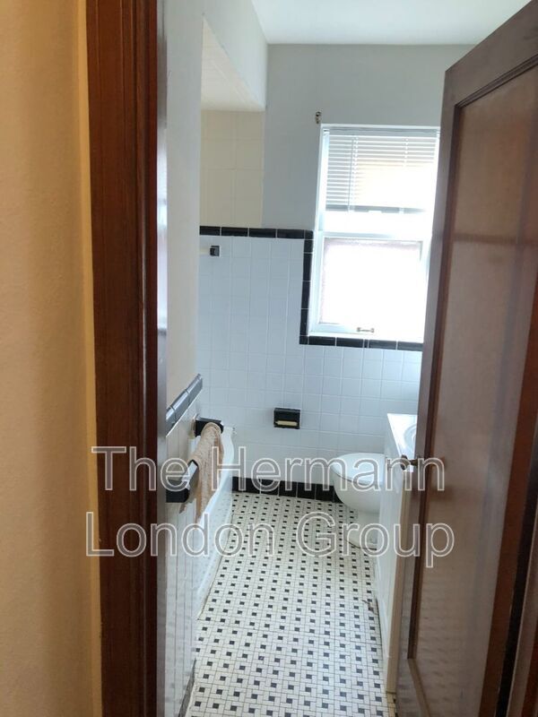 Building Photo - 4614-4616-4616 Jamieson Ave