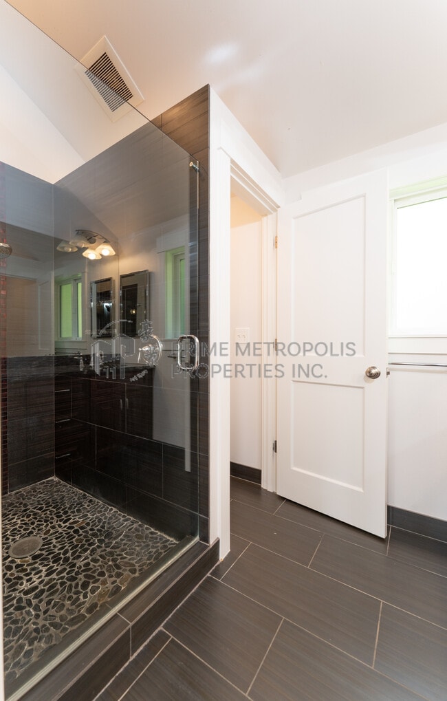 Building Photo - 7461 W Mercer Way