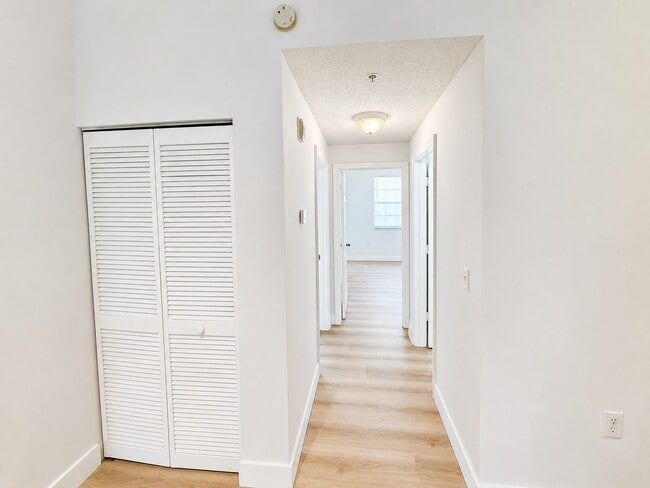 Building Photo - 10873 Windsor Walk Dr