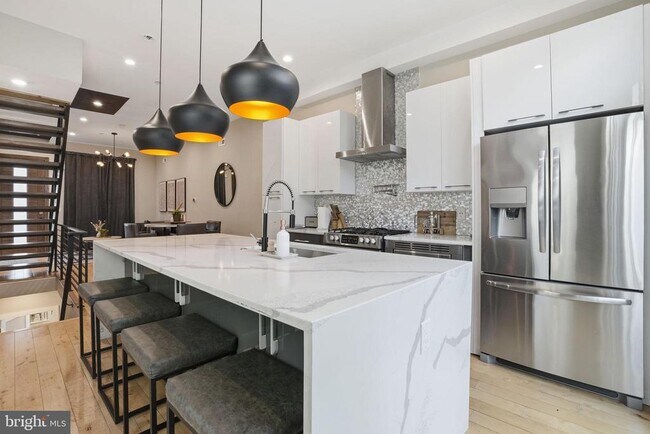 Building Photo - 1514 S Bambrey St