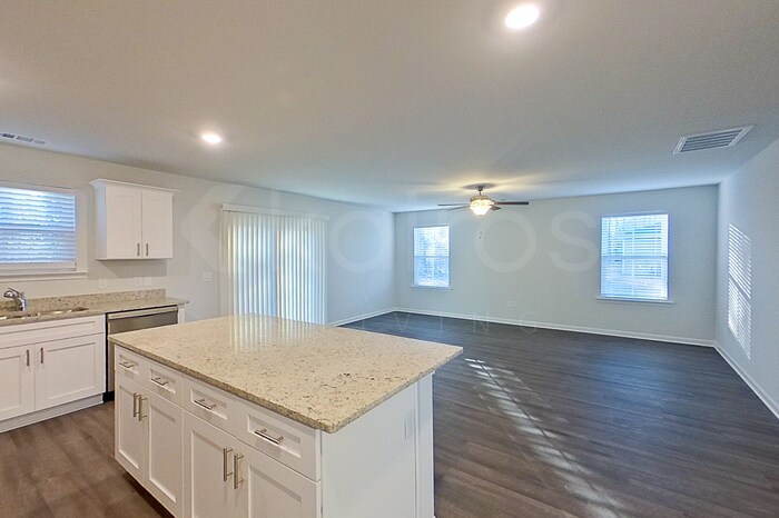 Building Photo - 120 Western Red Cedar Dr