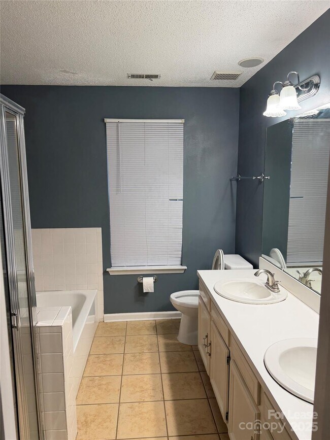 Building Photo - 9520 Marshbrooke Rd