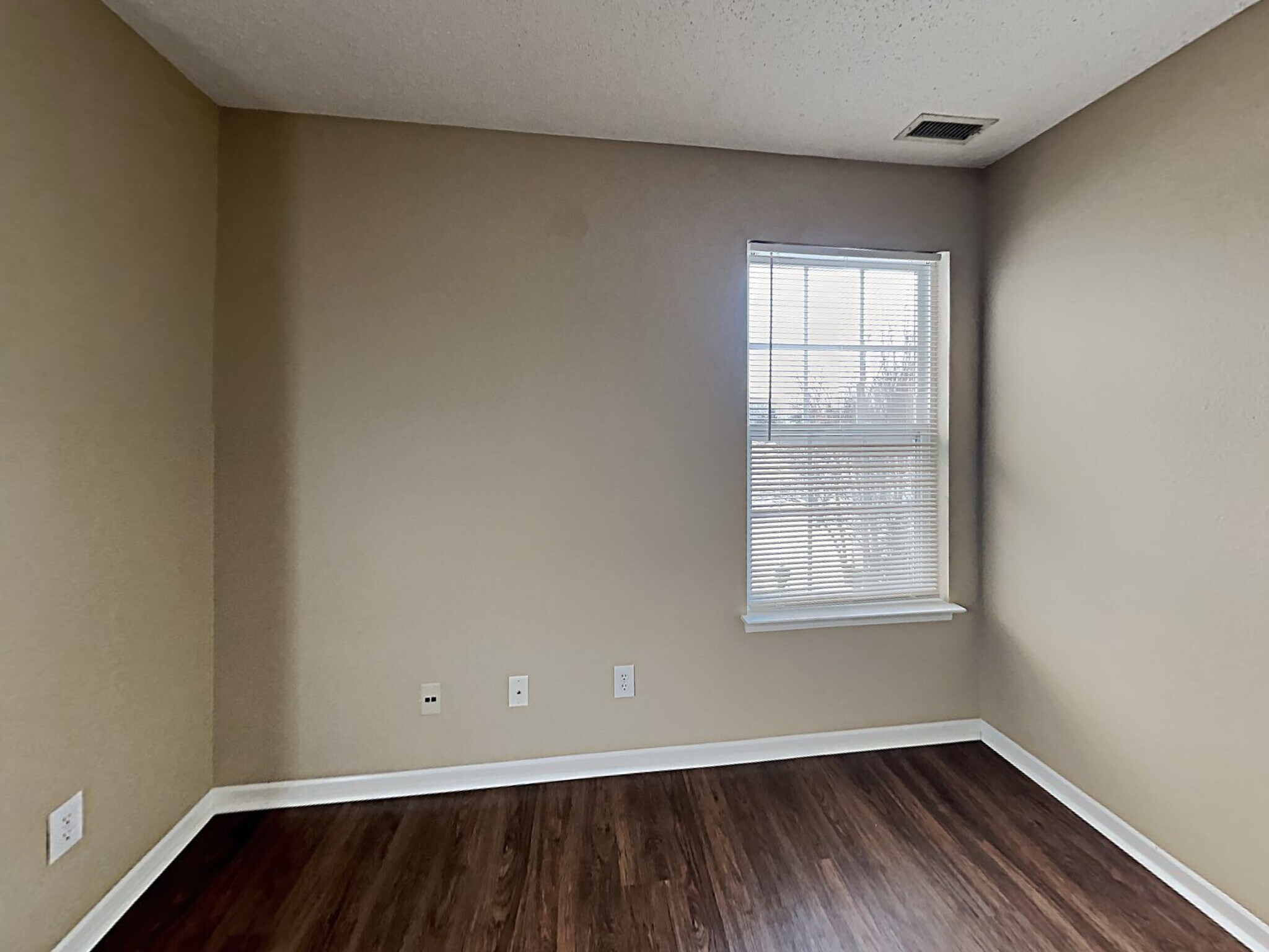 Building Photo - 10099 Weeping Cherry Dr