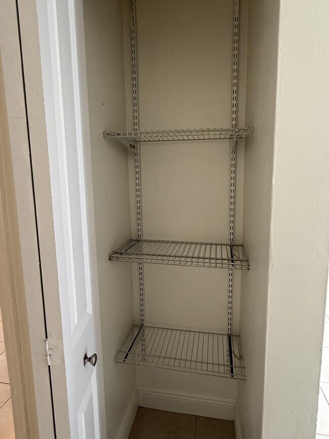 Building Photo - 1415 N J St