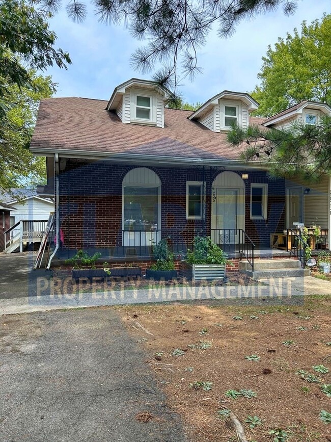 Building Photo - 2 bedroom apartment next to Lee University...