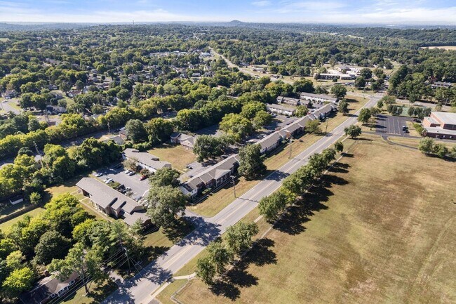 Building Photo - 1301 Neelys Bend Rd