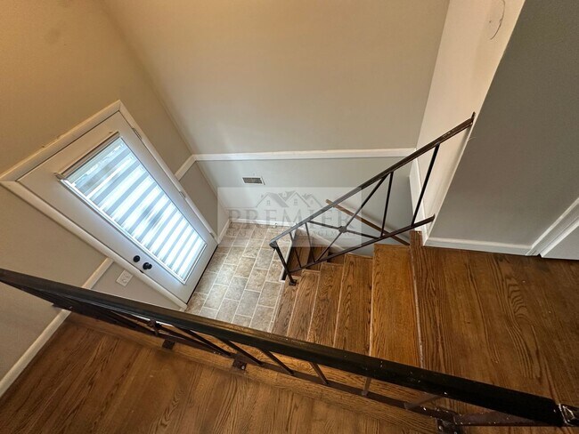 Building Photo - 730 N Aztec Dr