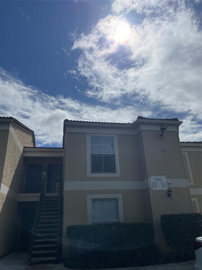 Building Photo - 799 Riverside Dr