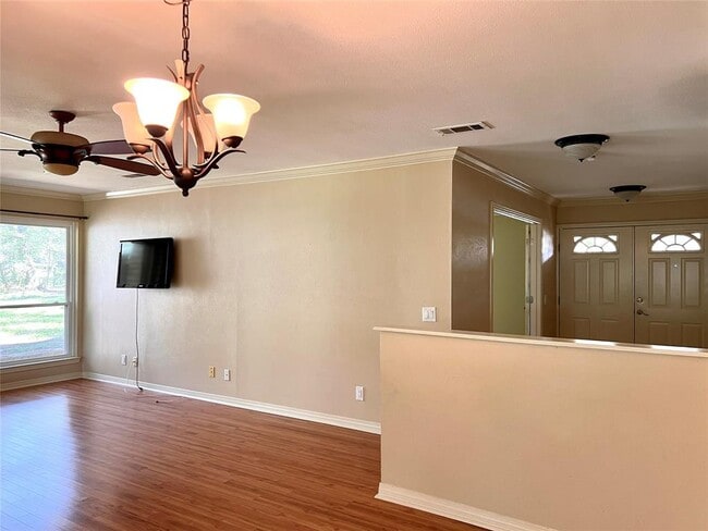 Building Photo - 10608 Spicewood Club Dr