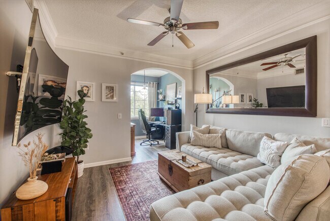 Building Photo - 1305 Myrtlewood Cir E