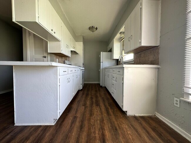 Building Photo - 2612 E Auburn St