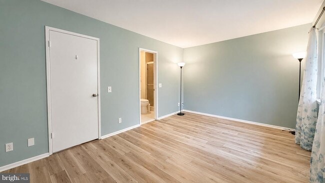 Building Photo - 2473 Glengyle Dr