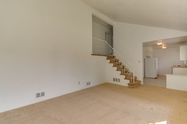 Building Photo - Welcome To Vintage Split-Level Living!