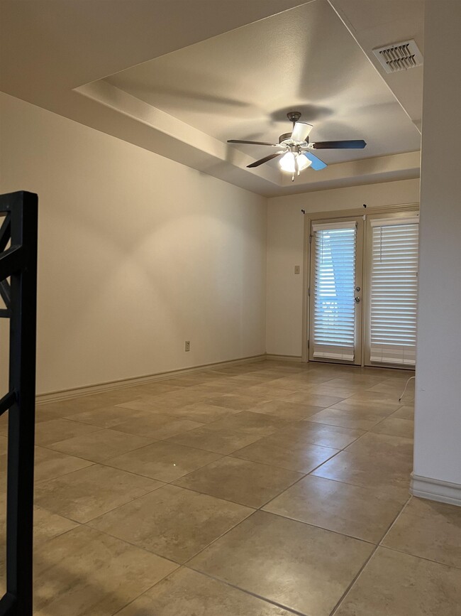 Building Photo - 10510 Sandia Dr