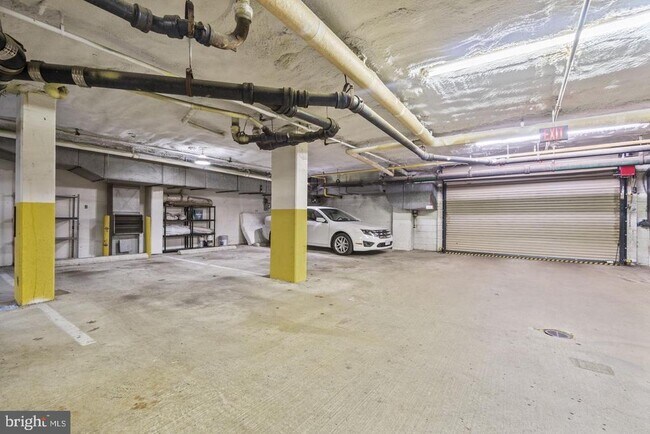 Building Photo - 1515 S Arlington Ridge Rd