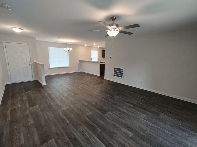 Building Photo - Move in Ready! Easy & Quick move-in process