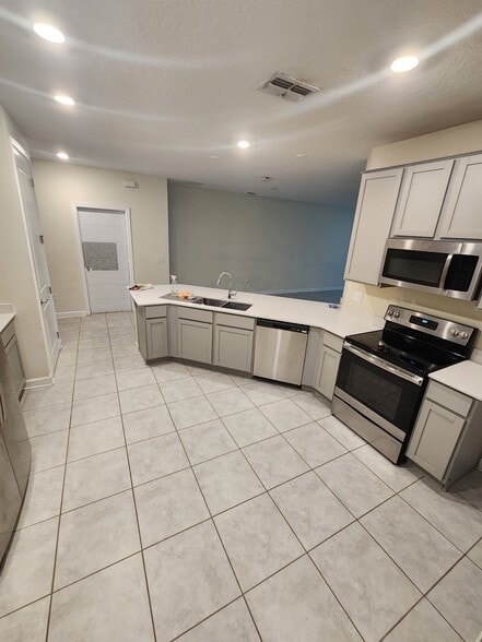 Building Photo - 741 Simone Ct