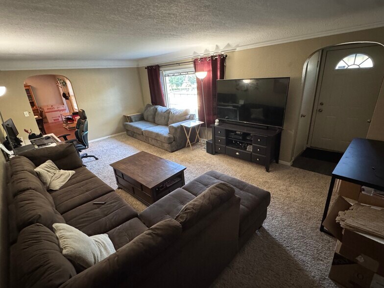 Large Living Room - 1542 3rd Ave