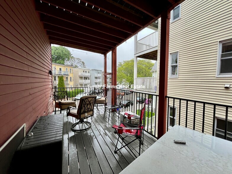 Building Photo - 24 Pond St