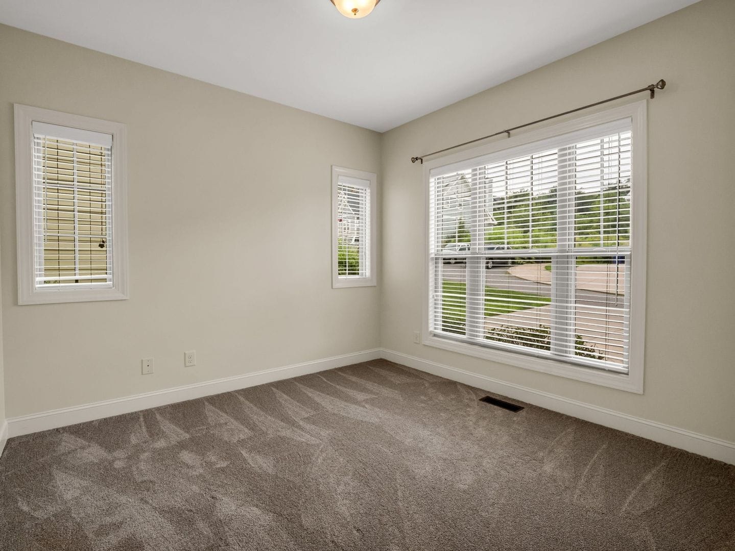 Building Photo - 19 Tudor Way