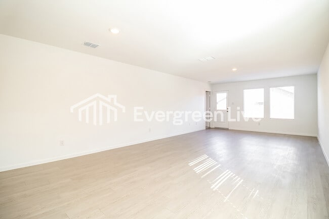 Building Photo - 216 Sycamore Pl