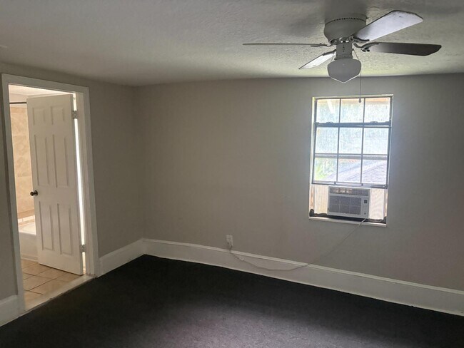 Building Photo - 1129 Grothe St