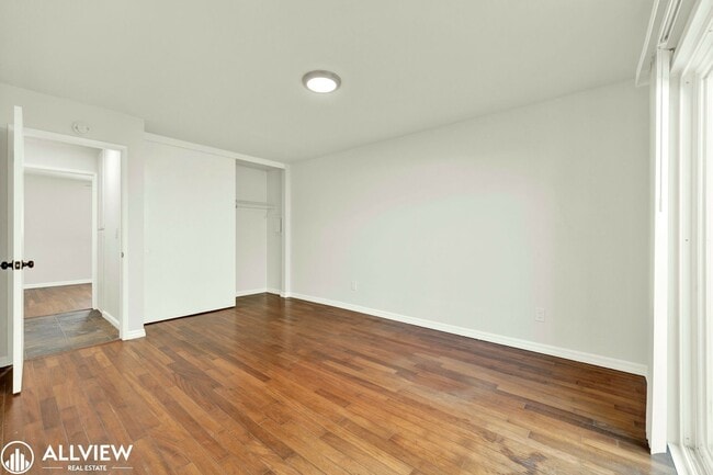 Building Photo - Golden Hill Gem: 2BR/1BA with Fireplace & ...