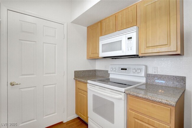 Building Photo - 6955 N Durango Dr