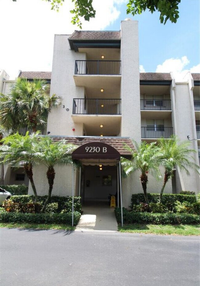 Building Photo - 9230 Lagoon Pl