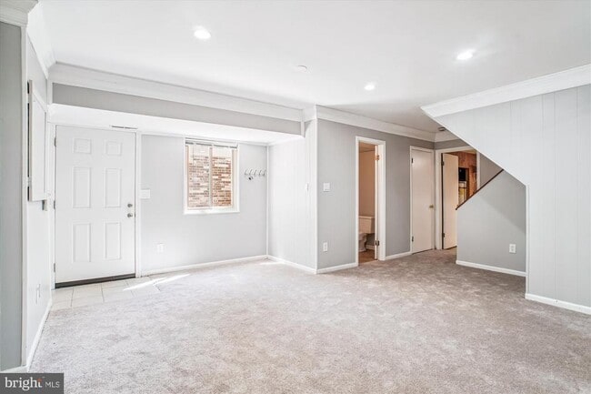 Building Photo - 3809 Hemlock Way