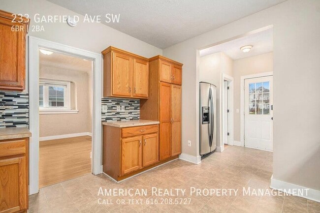 Building Photo - 233 Garfield Ave SW