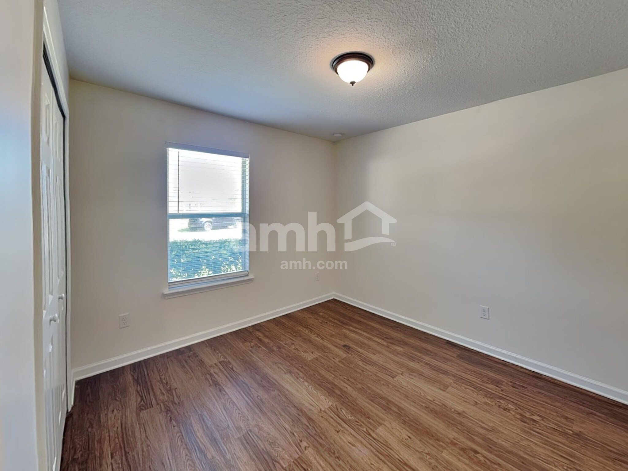 Building Photo - 351 N Twin Maple Rd