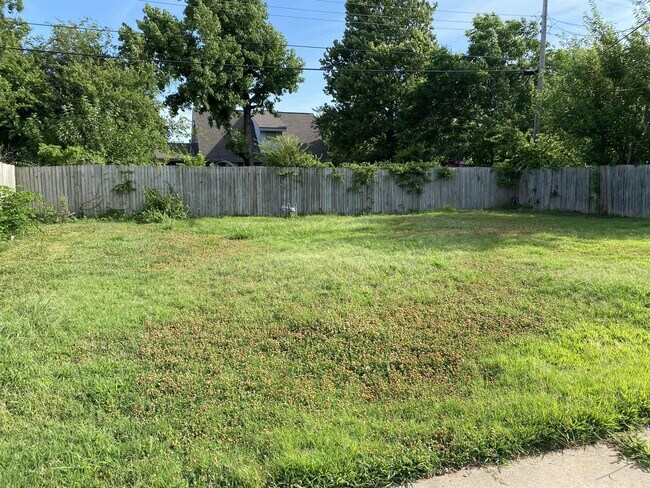 Building Photo - 227 W Ridge Rd