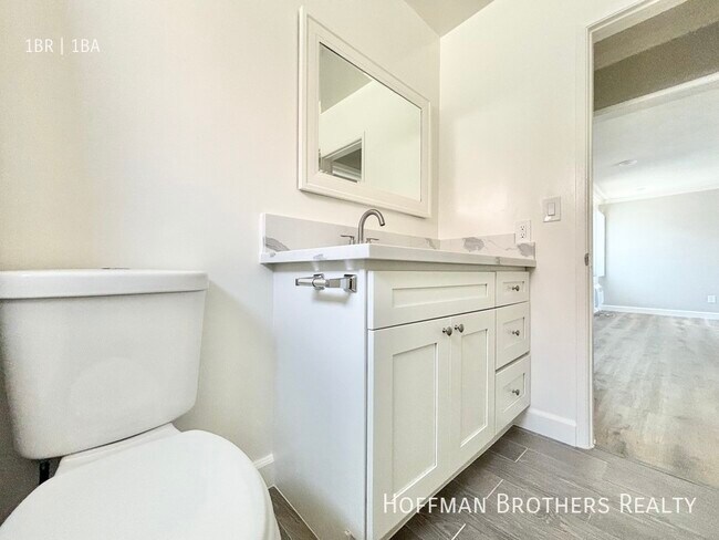 Building Photo - 10121 Samoa Ave Tujunga, CA 91042