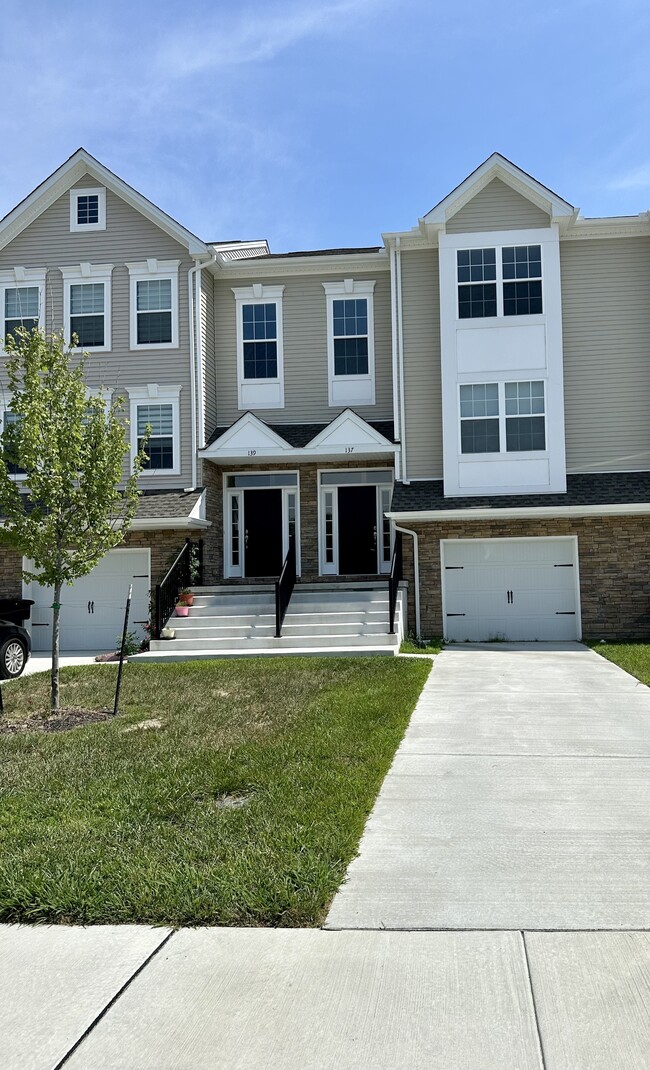 Primary Photo - 137 Lexington Pl