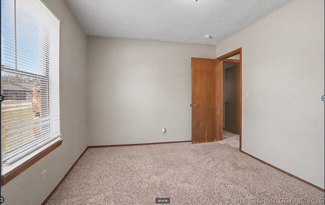 Building Photo - Charming 3-Bed Jenks Home Near Tulsa Hills – Large Corner Lot!