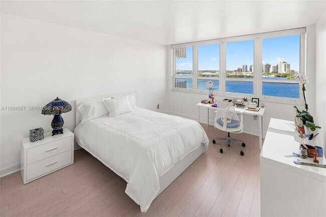 Building Photo - 1 Grove Isle Dr