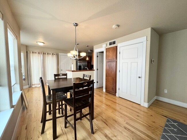 Building Photo - 3 Bedroom, 3.5 Bathroom Townhome, Close to...