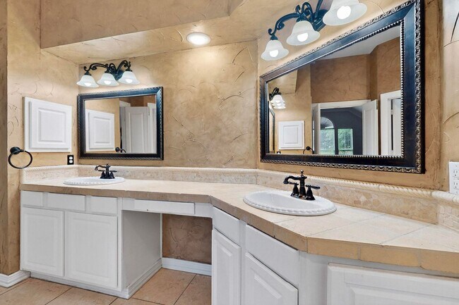 Building Photo - Chandlers Landing 4-Bedroom Home with Office