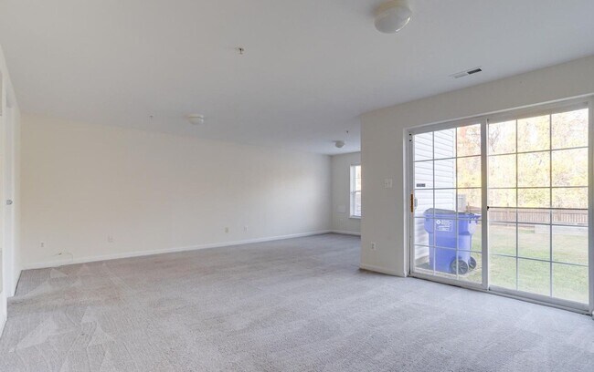 Building Photo - Charming Abingdon Townhome with Modern Upgrades!